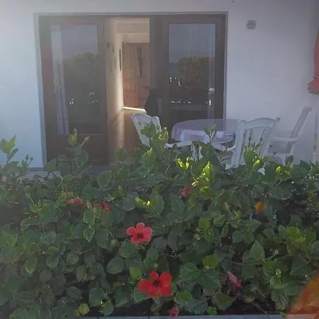 Sleeps 2 Pool Wifi Charco del Palo